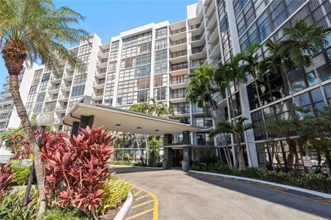 800 Parkview Dr #909