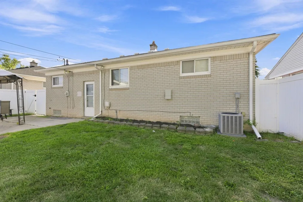 26200 Marlene Street Roseville City, MI 48066