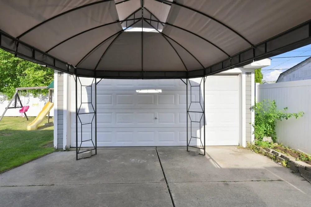 26200 Marlene Street Roseville City, MI 48066