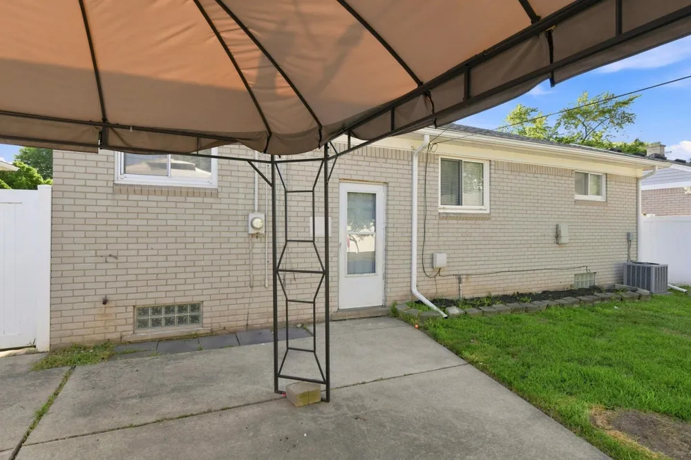 26200 Marlene Street Roseville City, MI 48066