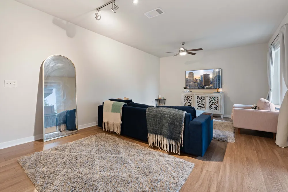 1900 Barton Springs Road #5031 Austin, TX 78704