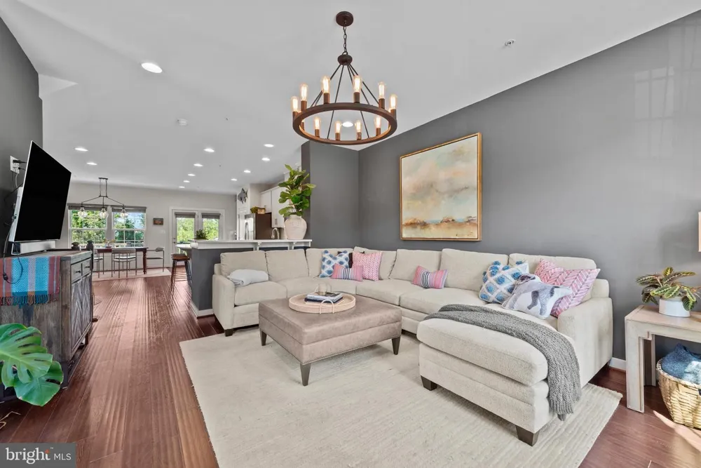 4214 SKYVIEW Baltimore, MD 21211