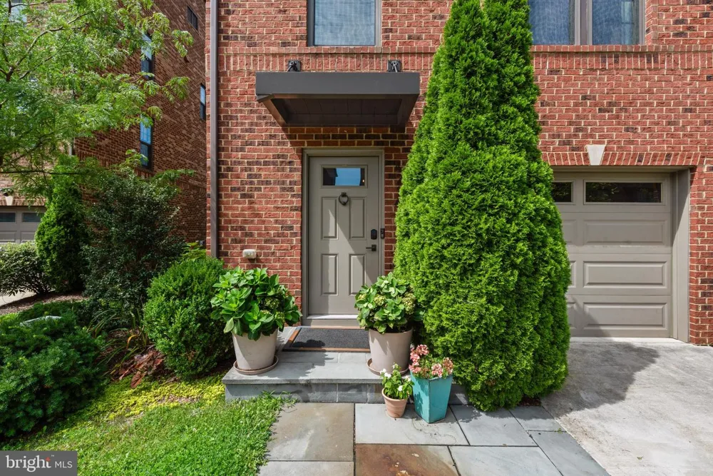 4214 SKYVIEW Baltimore, MD 21211