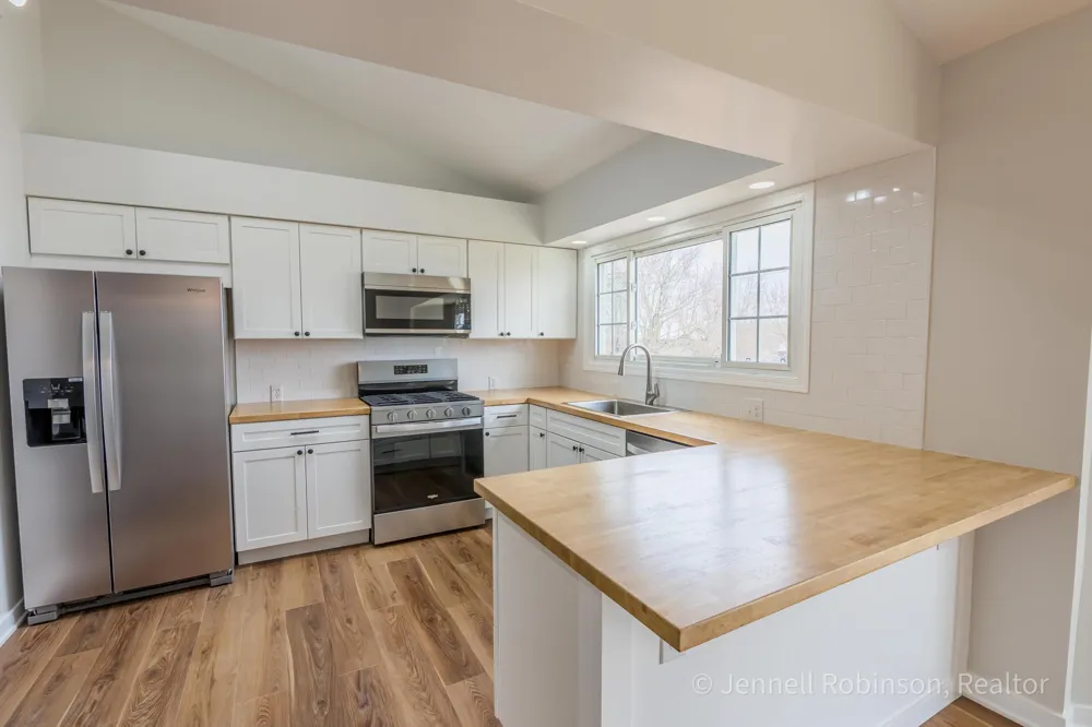 7154 Morse Lake Avenue SE Bowne Township, MI 49302