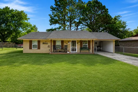 208 W Umstead
