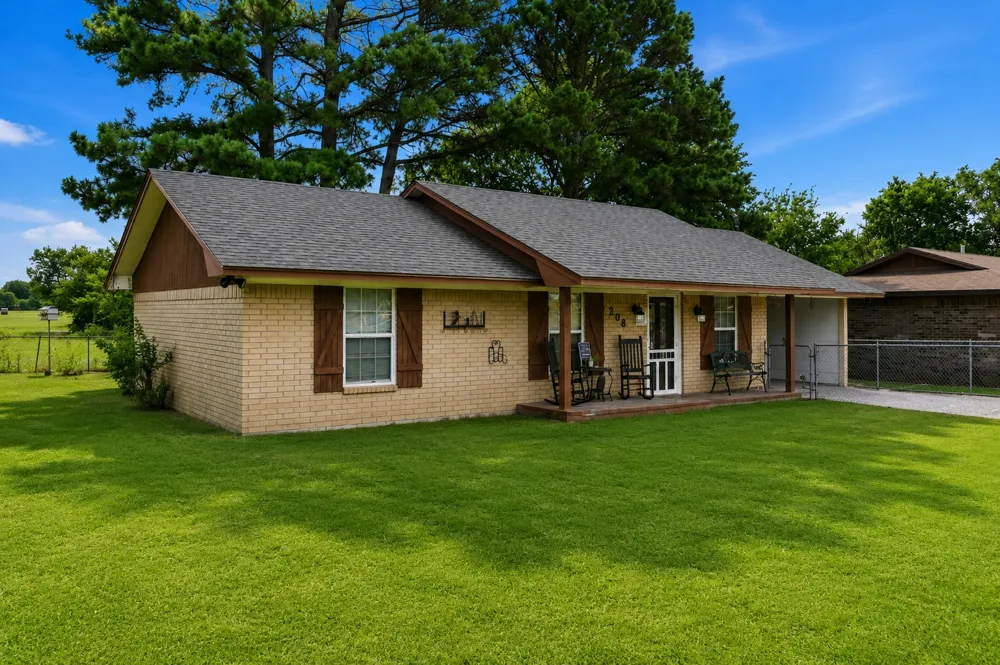 208 W Umstead Colbert, OK 74733
