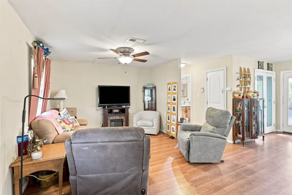 208 W Umstead Colbert, OK 74733