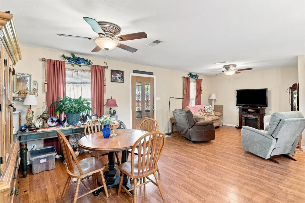 208 W Umstead Colbert, OK 74733
