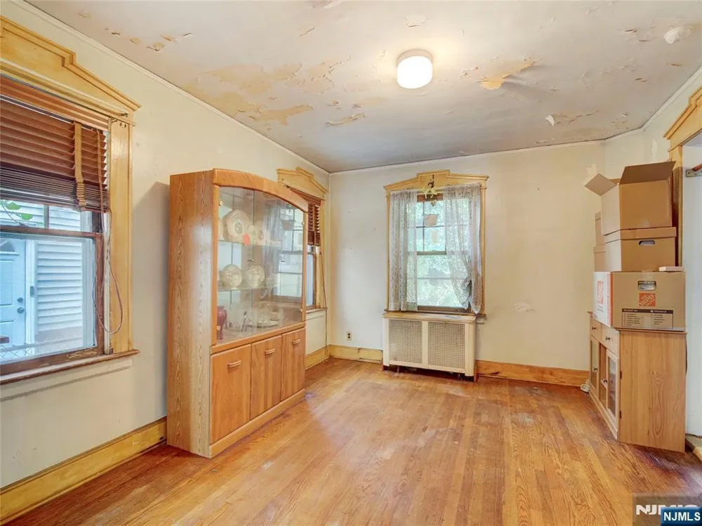 8 Whitman Avenue East Orange, NJ 07017