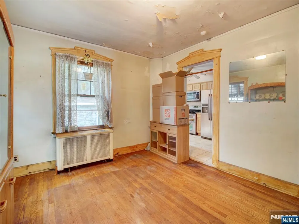8 Whitman Avenue East Orange, NJ 07017
