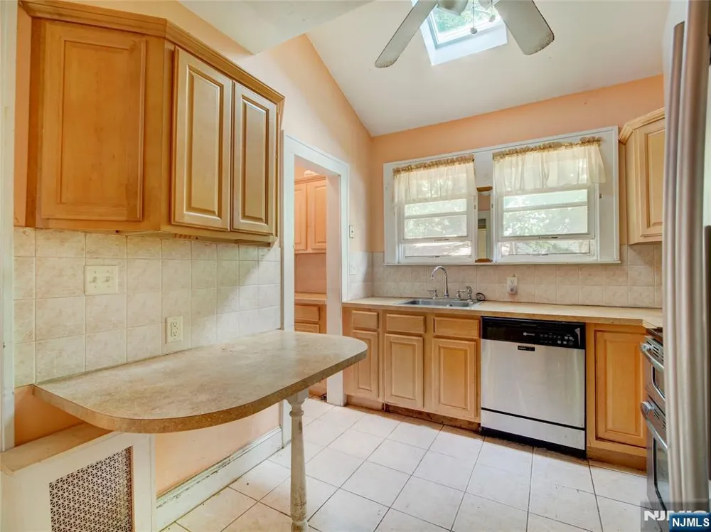 8 Whitman Avenue East Orange, NJ 07017