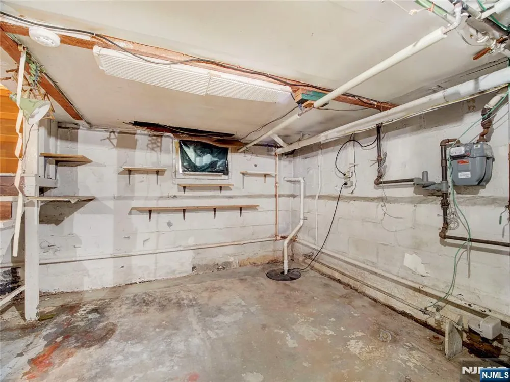 8 Whitman Avenue East Orange, NJ 07017