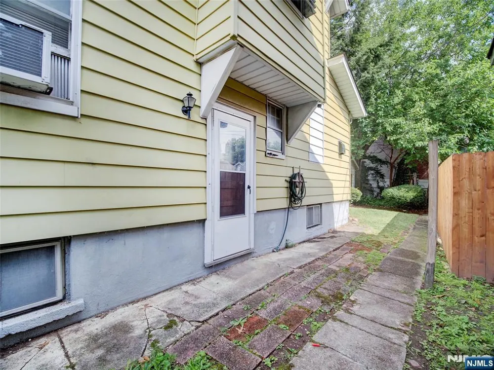 8 Whitman Avenue East Orange, NJ 07017