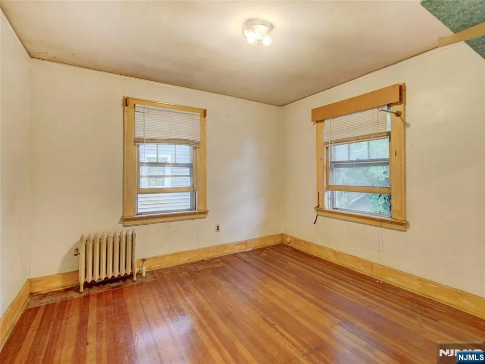 8 Whitman Avenue East Orange, NJ 07017