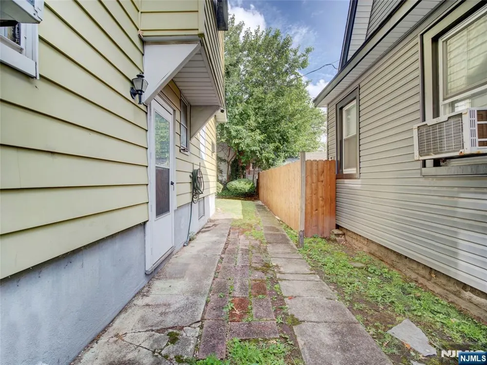 8 Whitman Avenue East Orange, NJ 07017