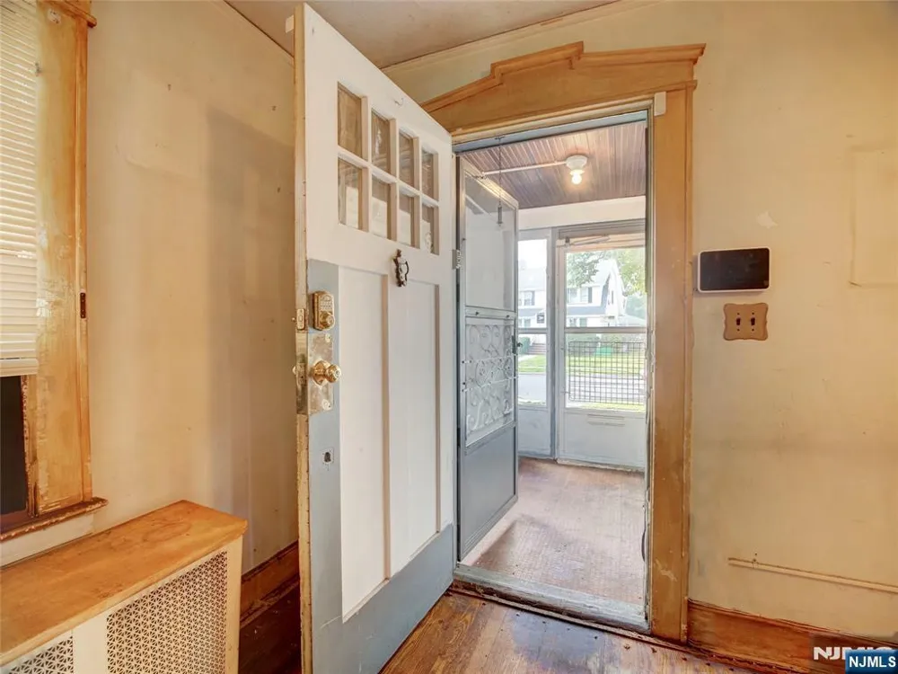 8 Whitman Avenue East Orange, NJ 07017