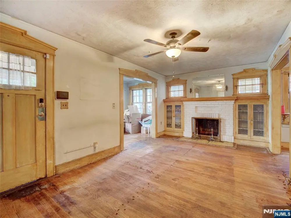 8 Whitman Avenue East Orange, NJ 07017