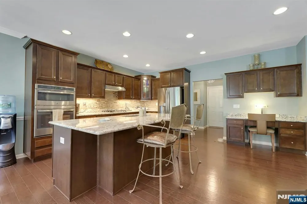 78 Autumn Way 15 Montvale, NJ 07645