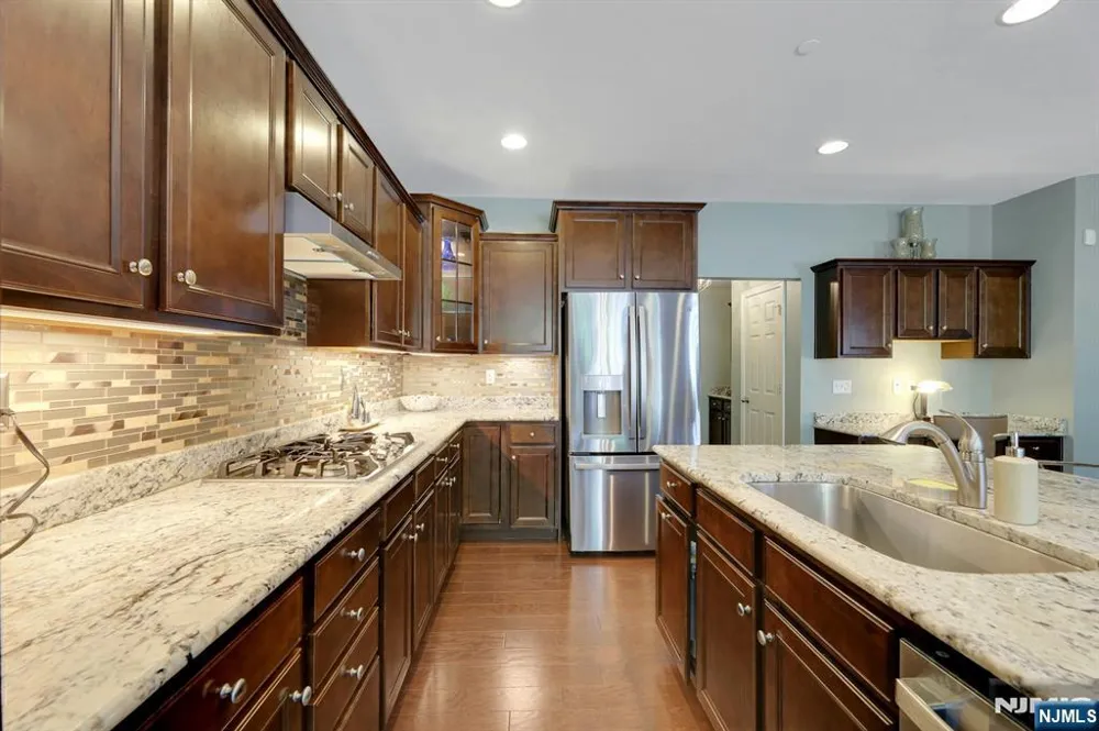78 Autumn Way 15 Montvale, NJ 07645