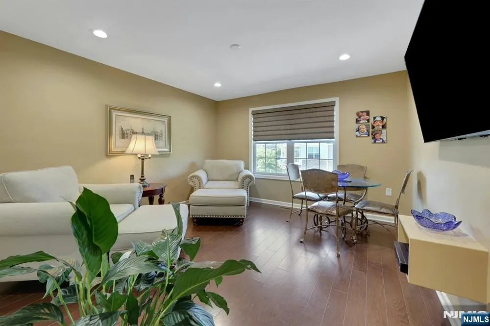 78 Autumn Way 15 Montvale, NJ 07645
