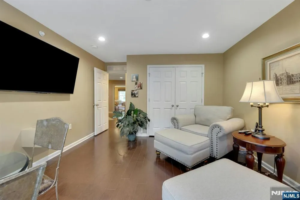 78 Autumn Way 15 Montvale, NJ 07645