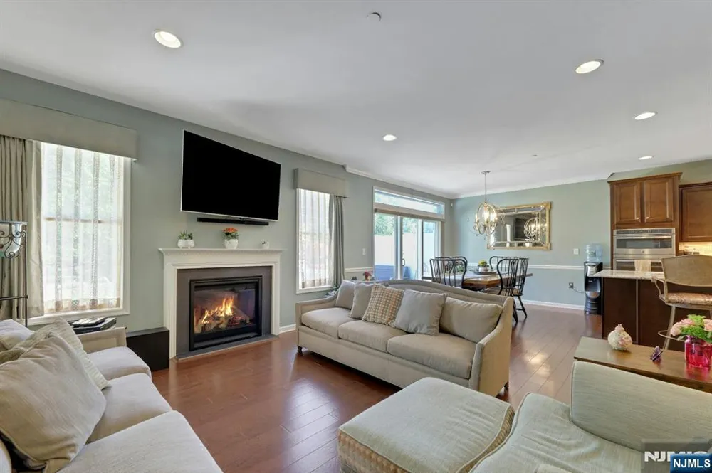78 Autumn Way 15 Montvale, NJ 07645