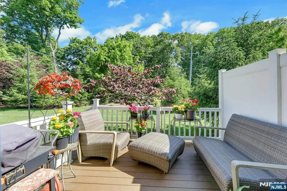 78 Autumn Way 15 Montvale, NJ 07645