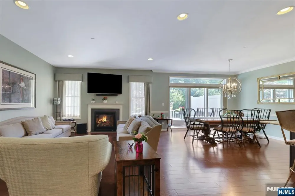 78 Autumn Way 15 Montvale, NJ 07645