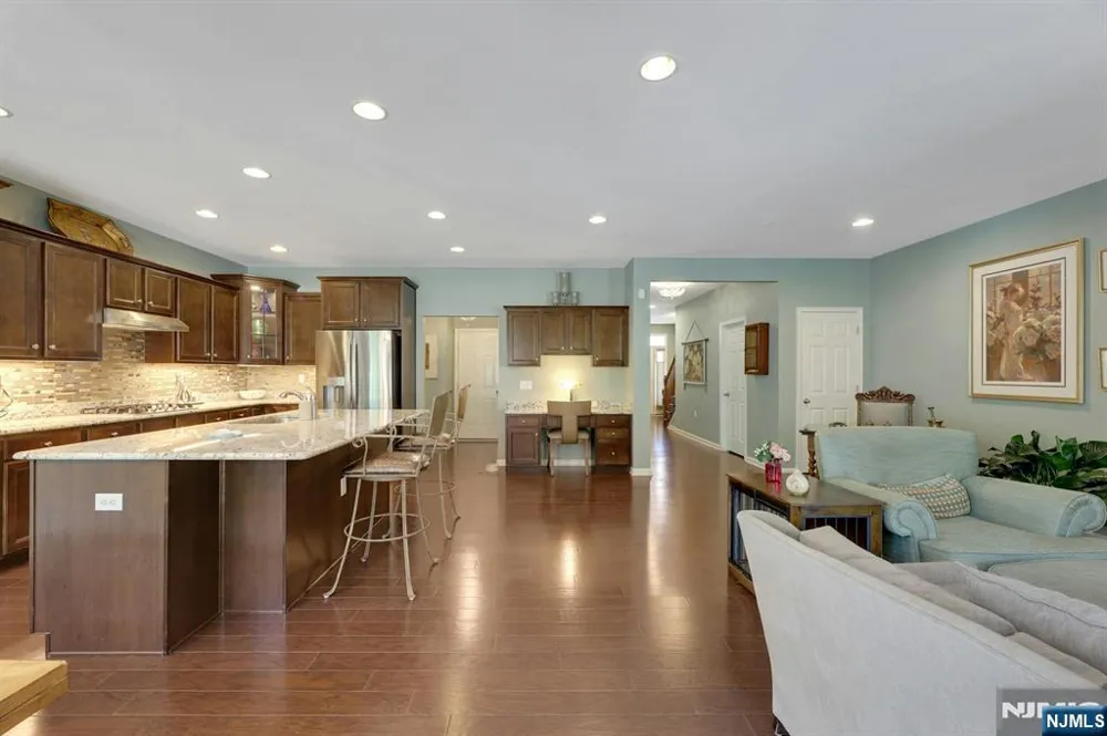78 Autumn Way 15 Montvale, NJ 07645