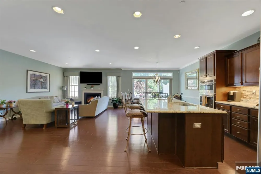 78 Autumn Way 15 Montvale, NJ 07645