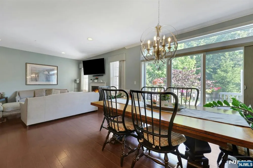 78 Autumn Way 15 Montvale, NJ 07645
