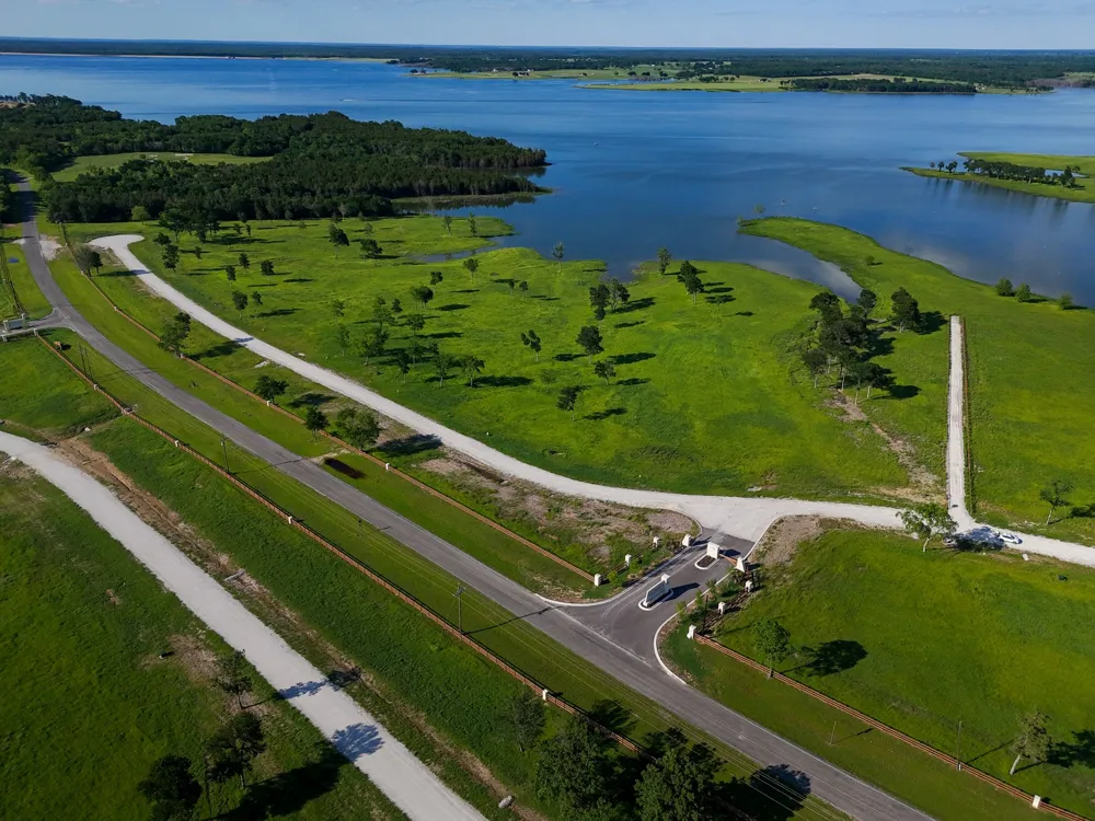 352 Lakeshore Lane Windom, TX 75492