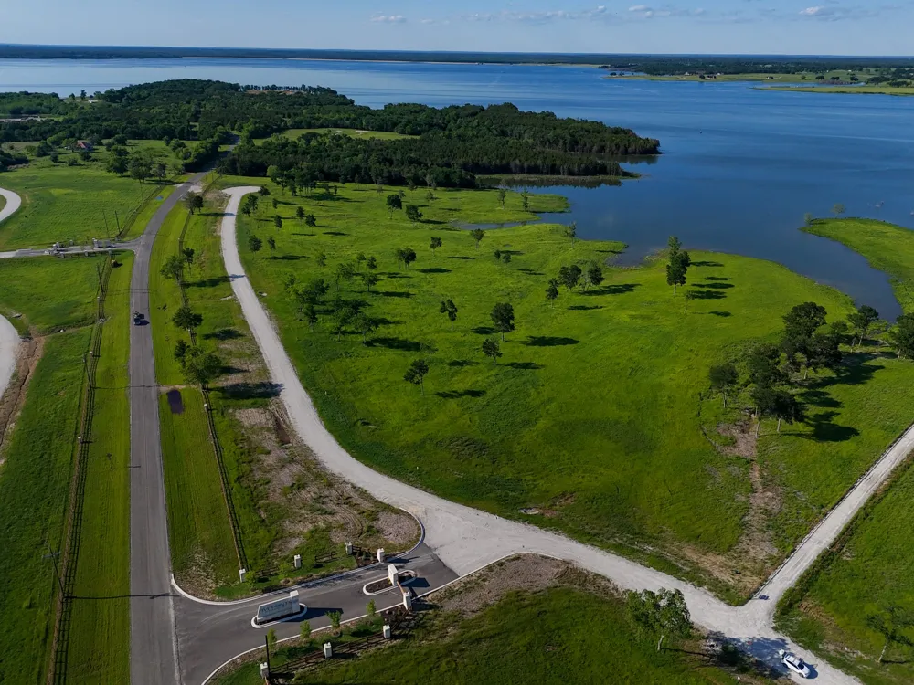 352 Lakeshore Lane Windom, TX 75492