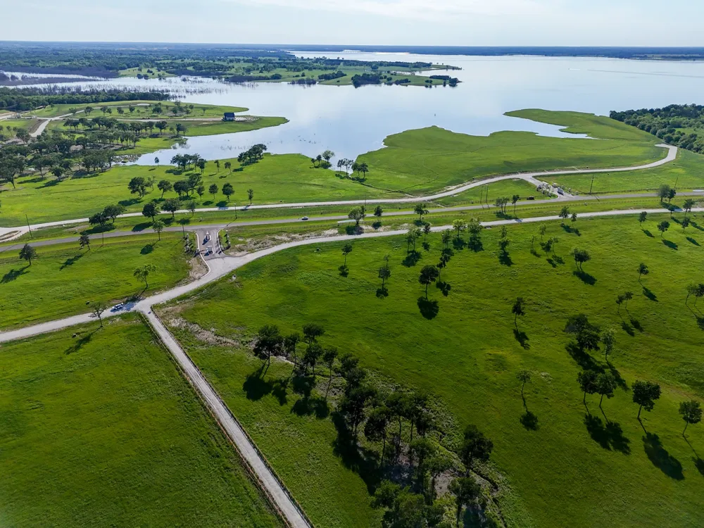 352 Lakeshore Lane Windom, TX 75492