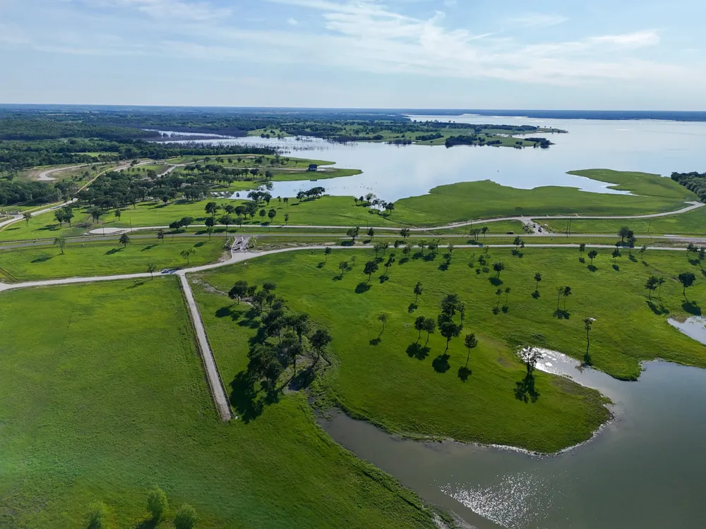 352 Lakeshore Lane Windom, TX 75492