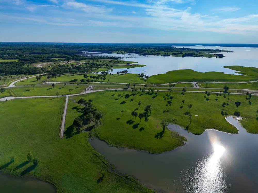 352 Lakeshore Lane Windom, TX 75492