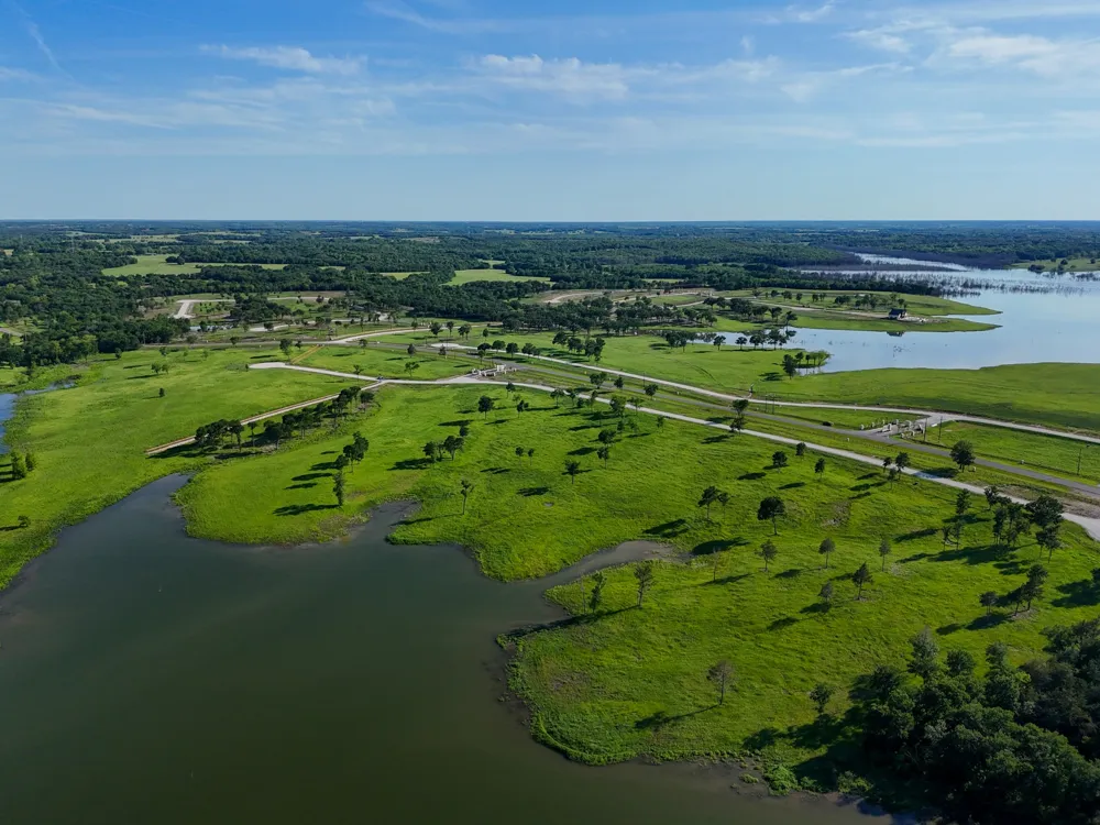 352 Lakeshore Lane Windom, TX 75492