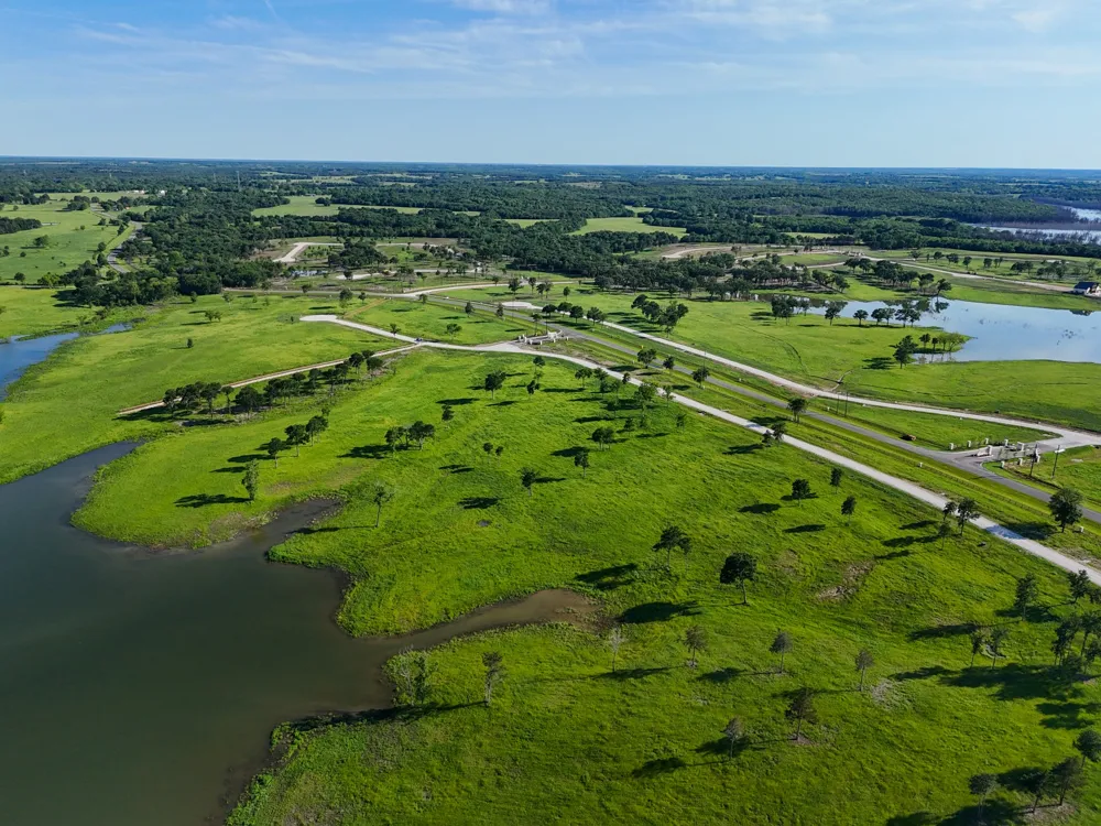 352 Lakeshore Lane Windom, TX 75492