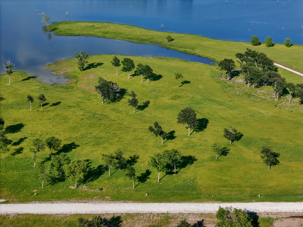 352 Lakeshore Lane Windom, TX 75492