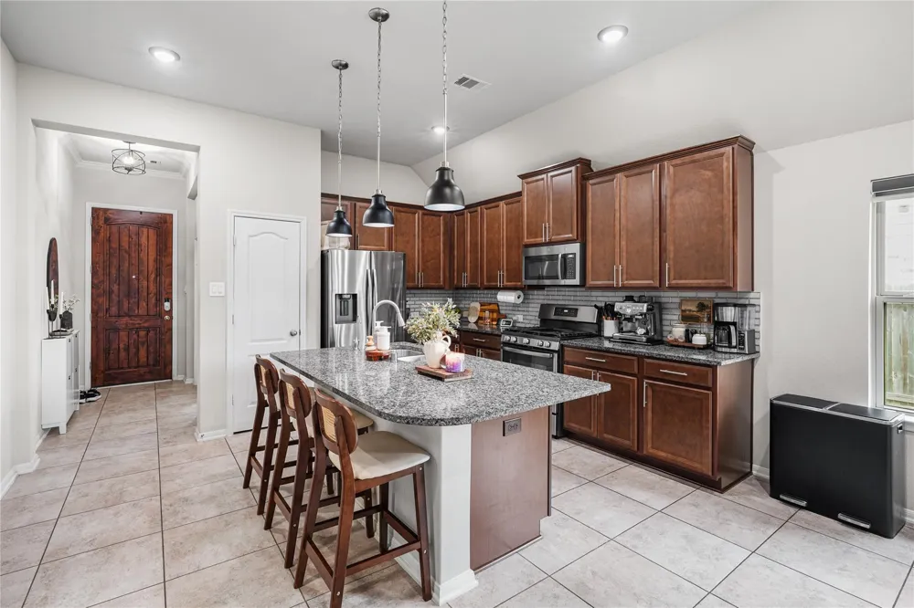 2109 Hickory Valley Court Pearland, TX 77581