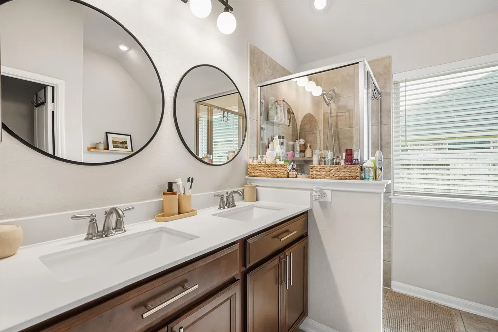2109 Hickory Valley Court Pearland, TX 77581