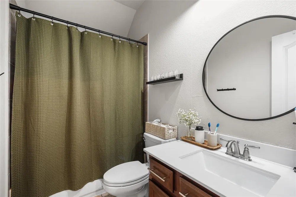 2109 Hickory Valley Court Pearland, TX 77581