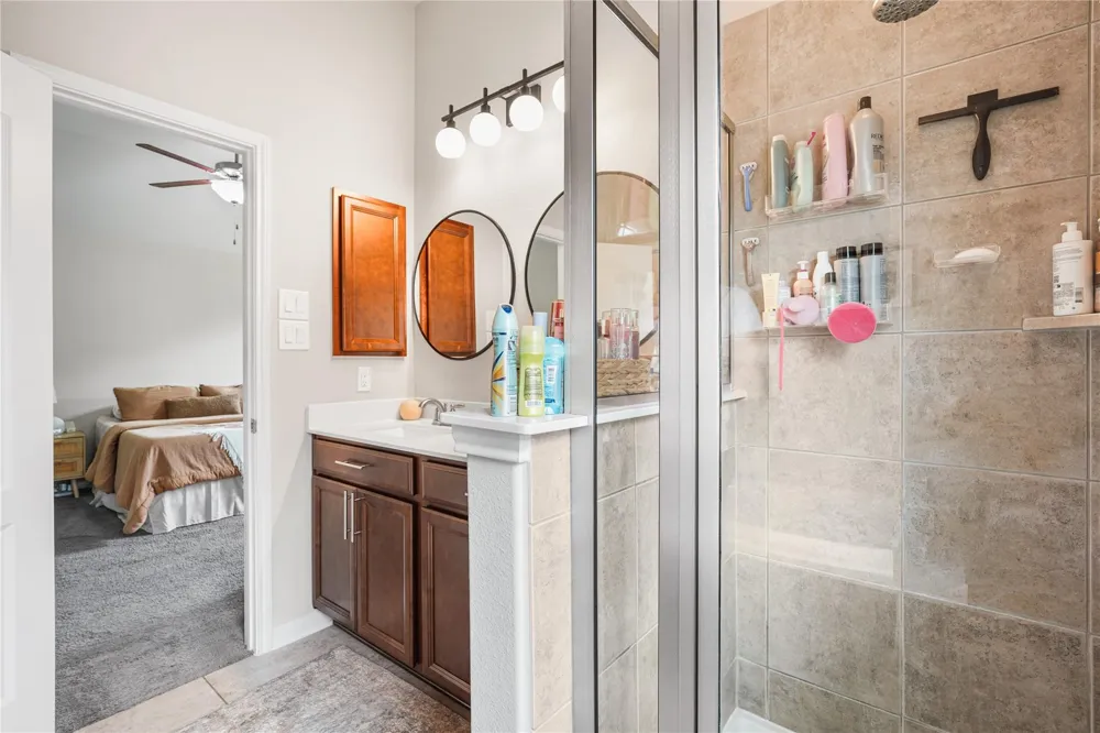 2109 Hickory Valley Court Pearland, TX 77581