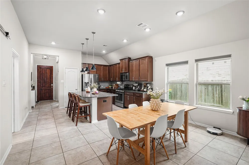 2109 Hickory Valley Court Pearland, TX 77581