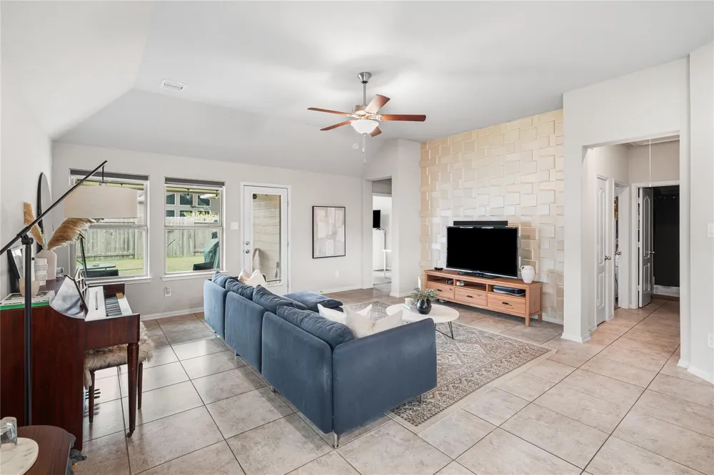 2109 Hickory Valley Court Pearland, TX 77581