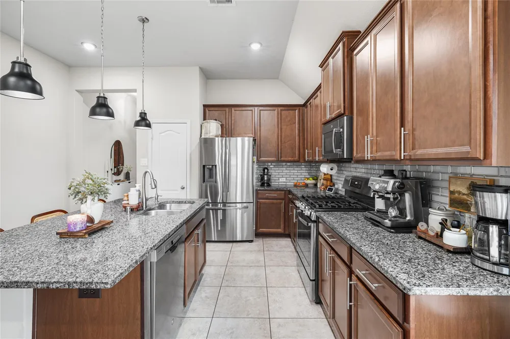 2109 Hickory Valley Court Pearland, TX 77581