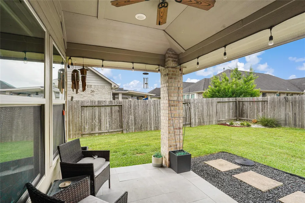 2109 Hickory Valley Court Pearland, TX 77581