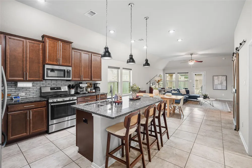 2109 Hickory Valley Court Pearland, TX 77581