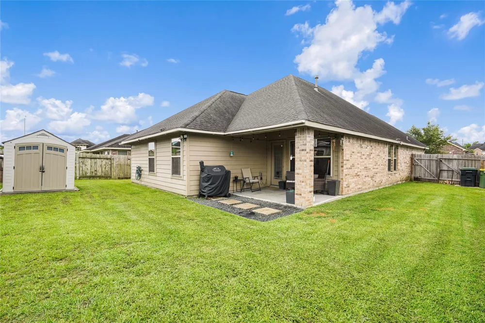 2109 Hickory Valley Court Pearland, TX 77581