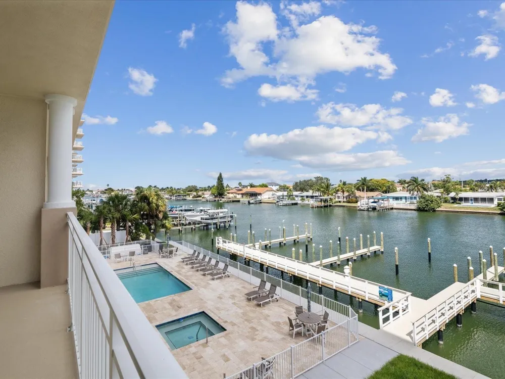 125 ISLAND WAY #305 Clearwater, FL 33767